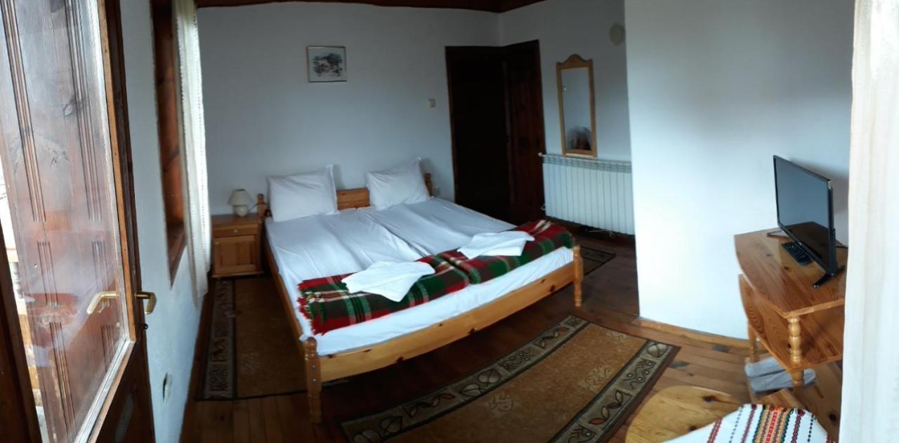 Sarafova Guest House Koprivshtitsa Bagian luar foto